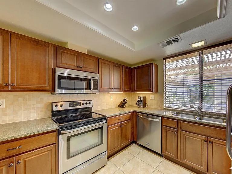 203 Serena Dr — Photo 3