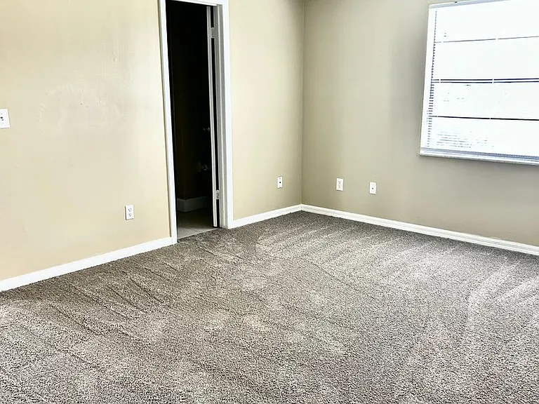 2949 N Covington Dr — Photo 15