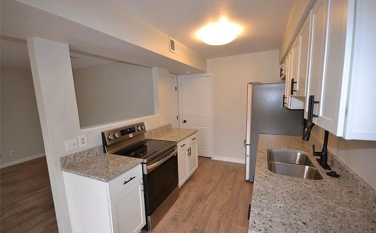 2 bed, 1.5 bath, 1161 sqft, $2,150 — Photo 4