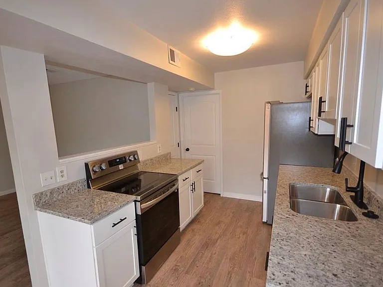 9865 Lane St — Photo 5