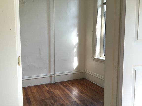 3rd image of 179 Harvard St #2