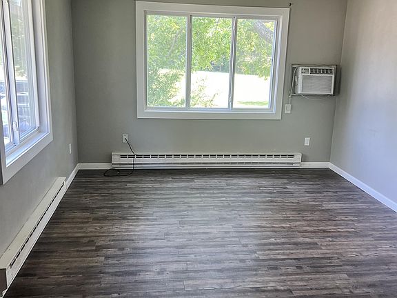 2nd image of 531 E Elm St #3