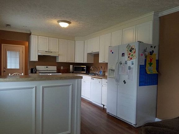 2nd image of 627 Fairfax Dr