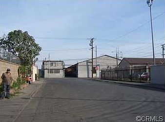 4th image of 2125 E 90th St