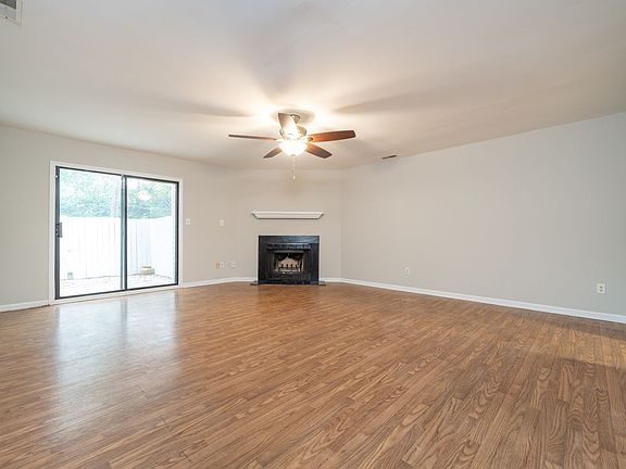 3rd image of 5891 Shady Grove Cir