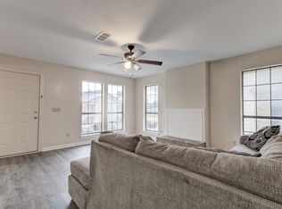 201 W Trinity St #B, Forney, TX 75126