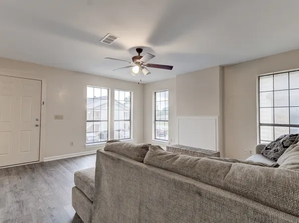 201 W Trinity St #B, Forney, TX 75126