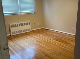 686 Tysens Ln, Staten Island, NY 10306