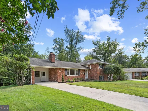 5915 Merritt Pl, Falls Church, VA 22041
