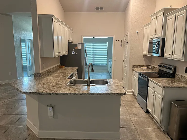 216 Heritage Park Ln — Photo 3