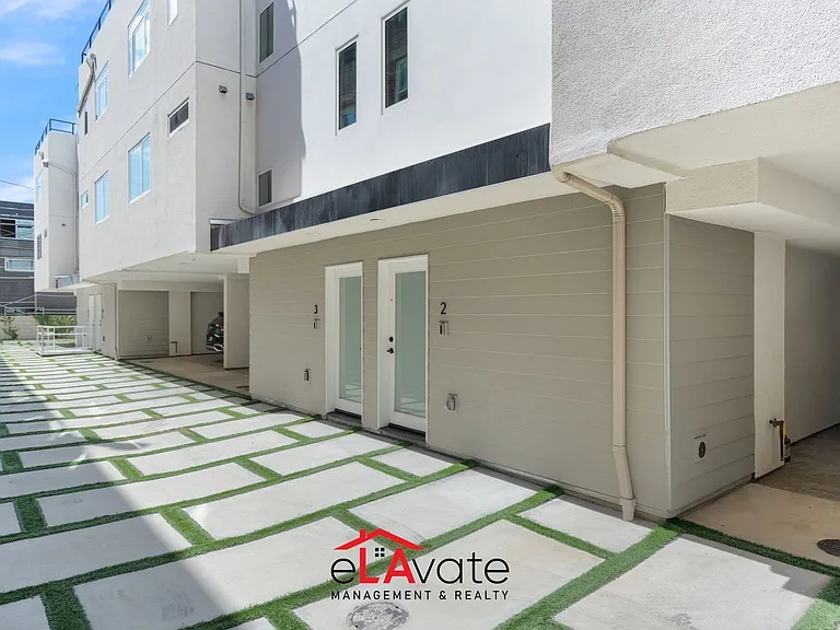 1035 N Serrano Ave #3 — Photo 23