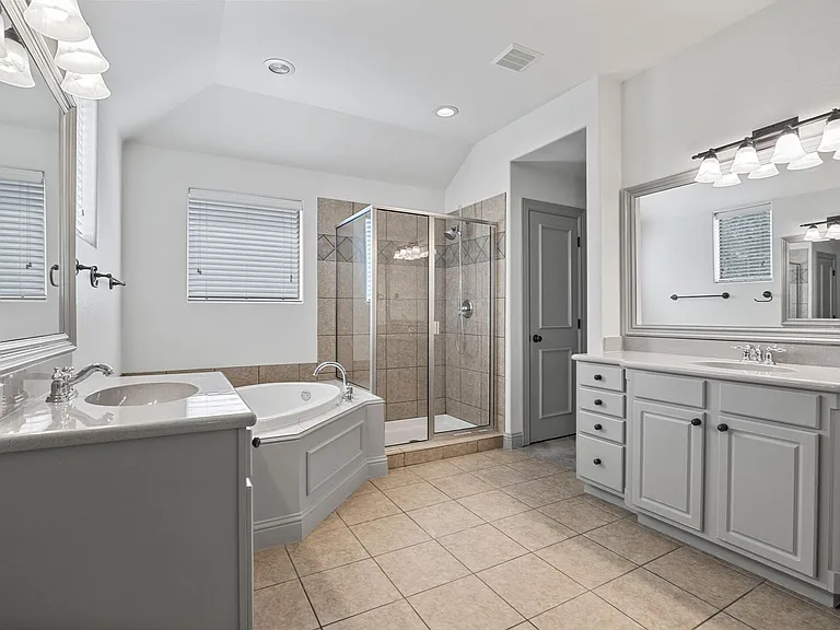 2561 Fountain Cv — Photo 14