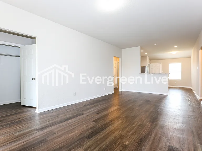 124 Sunland Dr — Photo 4