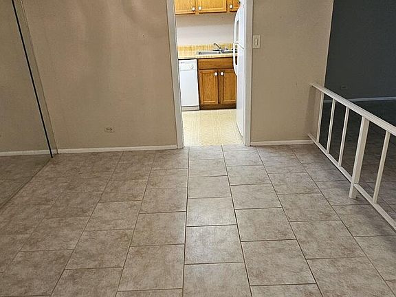 4th image of 3690 Inverrary Dr APT 2Y