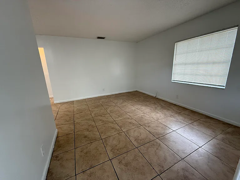1941 NW 14th Ave #D — Photo 14