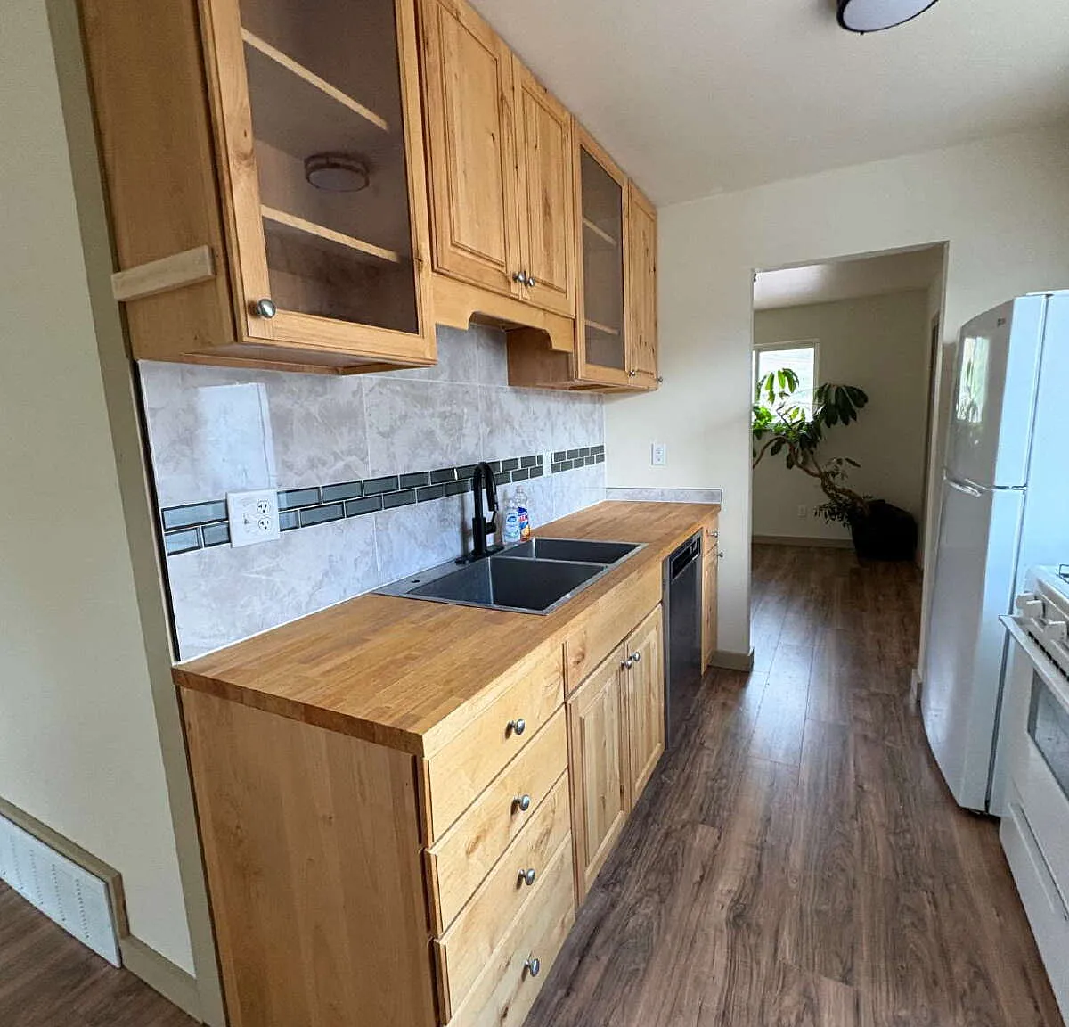 2 bed, 1.0 bath, $1,950 — Photo 4