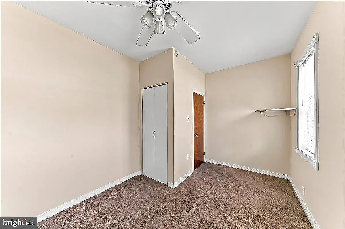 Spacious 3BR/1BA First-Floor Unit with Huge Backyard, Basement & Laundry — Photo 4