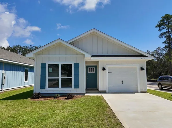 2122 Aqua St, Gulf Breeze, FL 32563