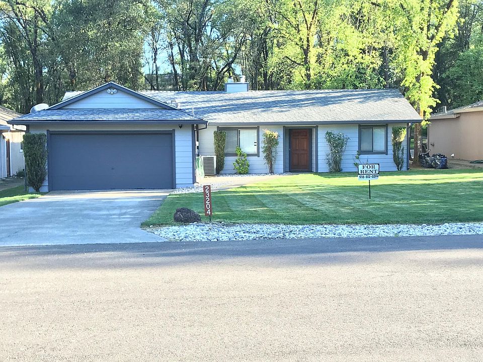 Beautiful single level home with great floor plan on quiet street in Lake of the Pines.