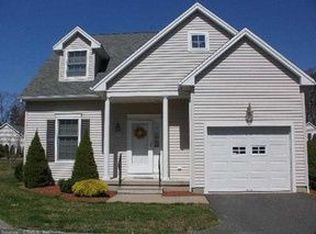 17 Weathervane Rd, Bristol, CT 06010