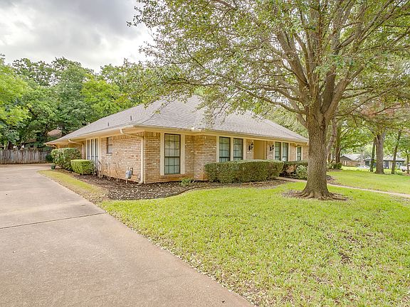 2nd image of 2907 Creekwood Dr