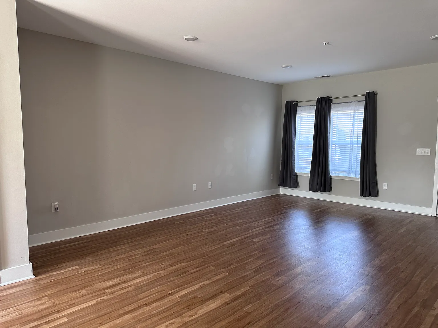 1079 Wells Way — Photo 3