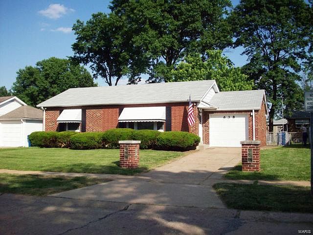 1st image of 638 Sandra Ct