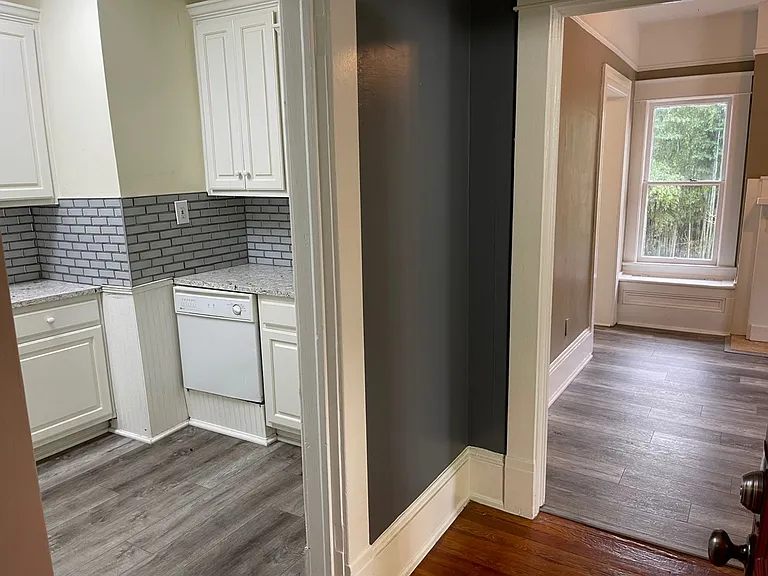 Highland Ave NE, 890 — Photo 8