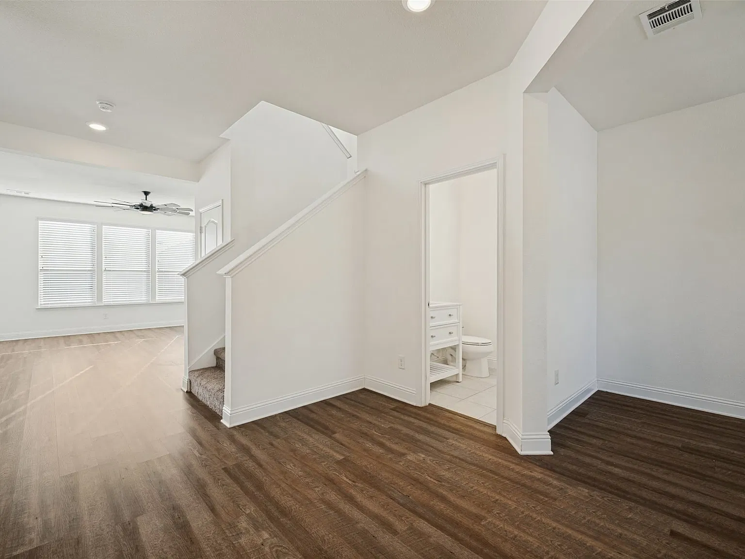 4 bed, 2.5 bath, 2586 sqft, $3,300 — Photo 2