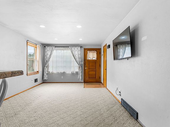 5th image of 2803 Country Club Rd