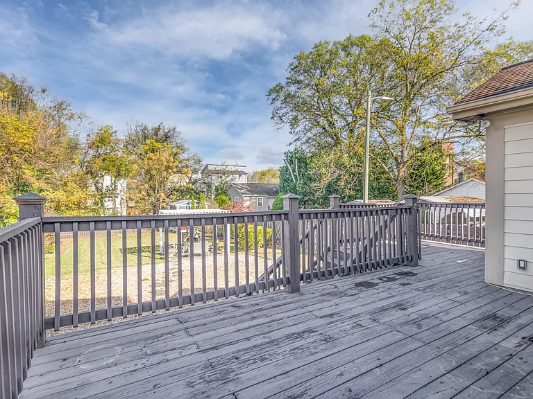 327 Mill Rd — Photo 24