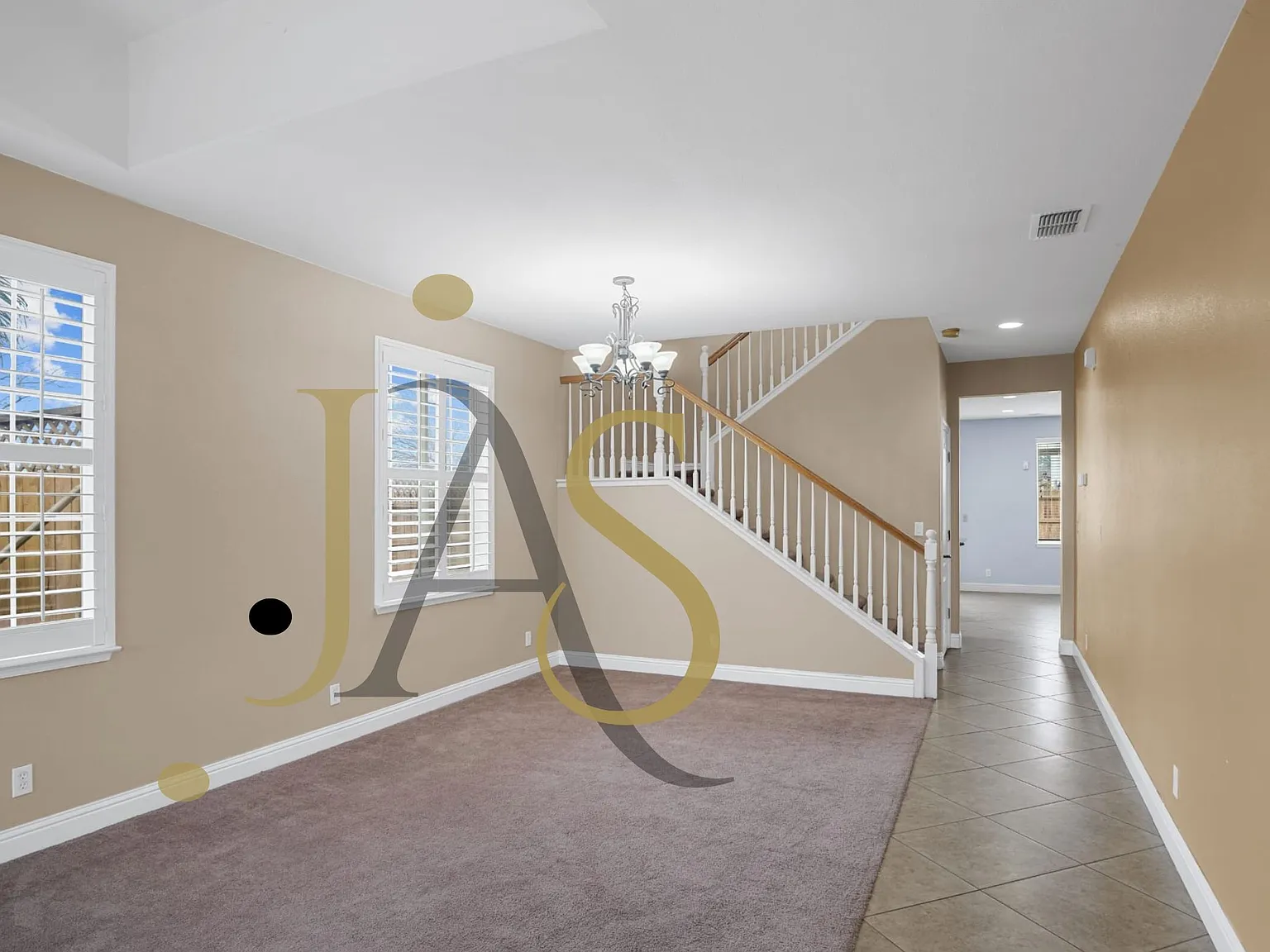 4 bed, 2431 sqft, $3,600 — Photo 2