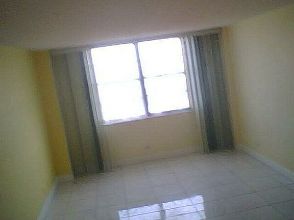5th image of 250 174th St APT 2219