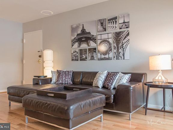 3rd image of 886 College Pkwy #10