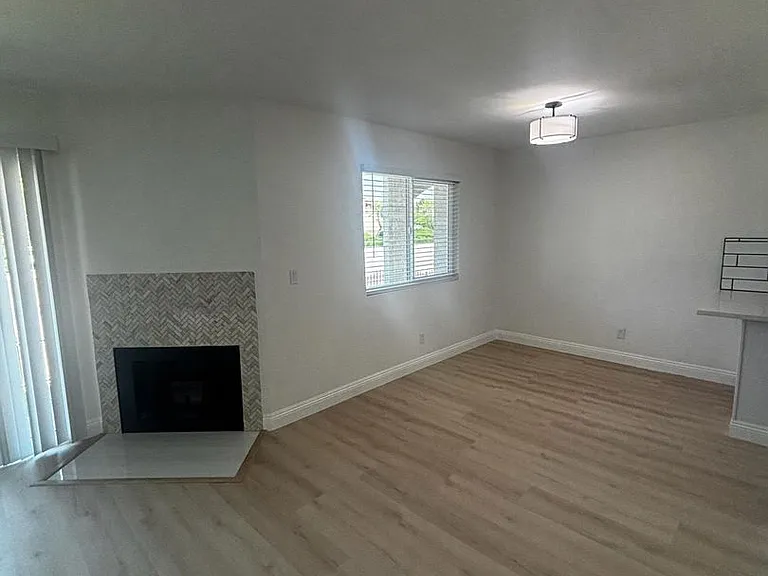 2818 W Avenue K8 — Photo 5