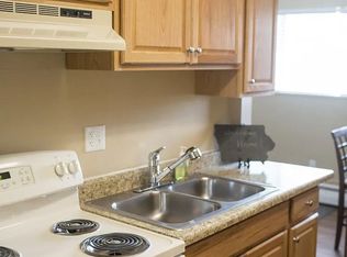 2048 9th St, Coralville, IA 52241