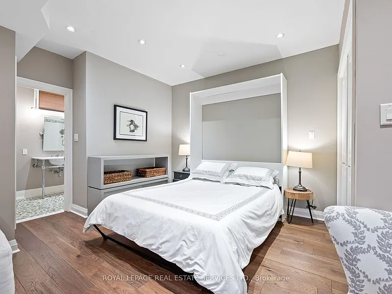 60 Thompson Ave — Photo 40