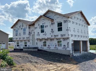 181 Meadowcreek Dr N, Chambersburg, PA 17202