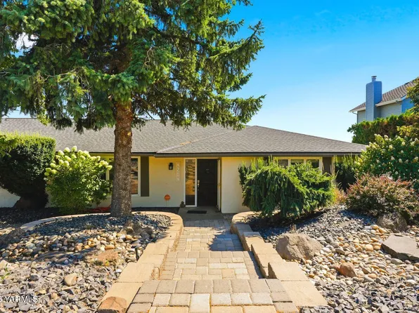 4204 Scenic Dr, Yakima, WA 98908