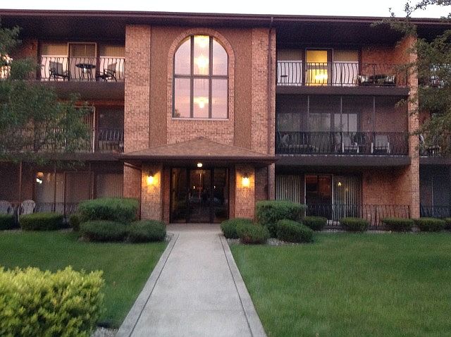1st image of 11101 Heritage Dr APT 1C