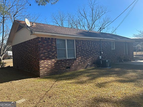 3rd image of 130 Meadowood Ln