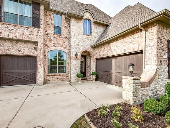 2nd image of 1070 Woodford Dr