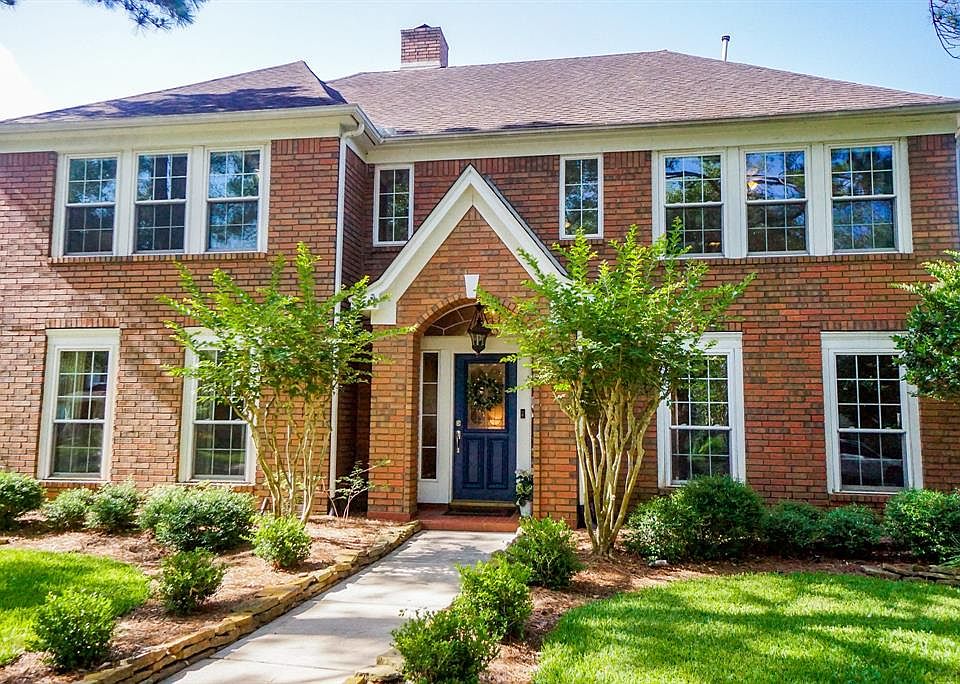 Welcome to 5010 Moss Run in Lake Colony. Crepe Myrtles flank the front entrance. Stacked stones define the landscape beds. The windows have been replaced with energy efficient double-paned units. And the house has a North South exposure for added sav