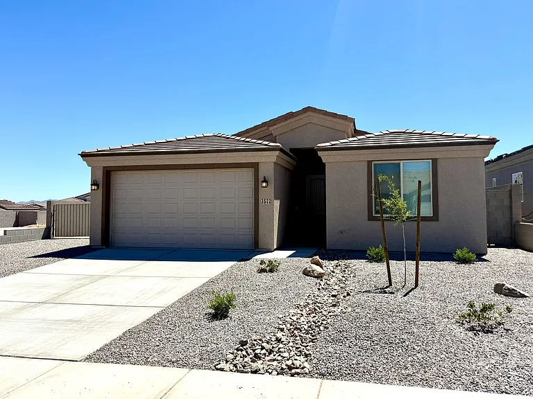 3572 Charleston Loop — Photo 1