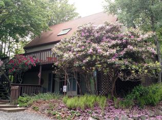 1651 Glade Dr, Long Pond, PA