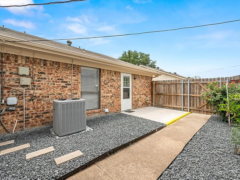 5718 Cancun Dr — Photo 21