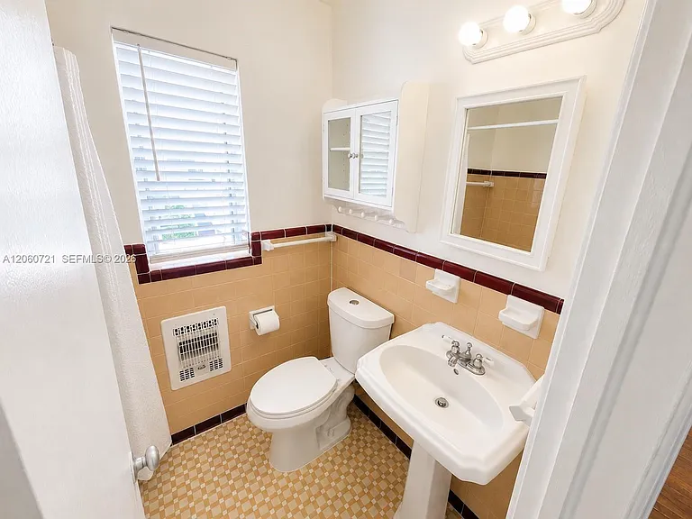 7407 Byron Ave #3 — Photo 20