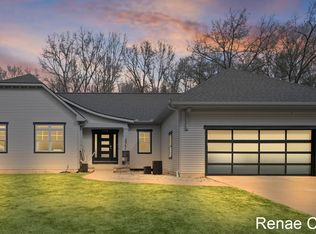 4706 Sundial Dr NE, Grand Rapids, MI