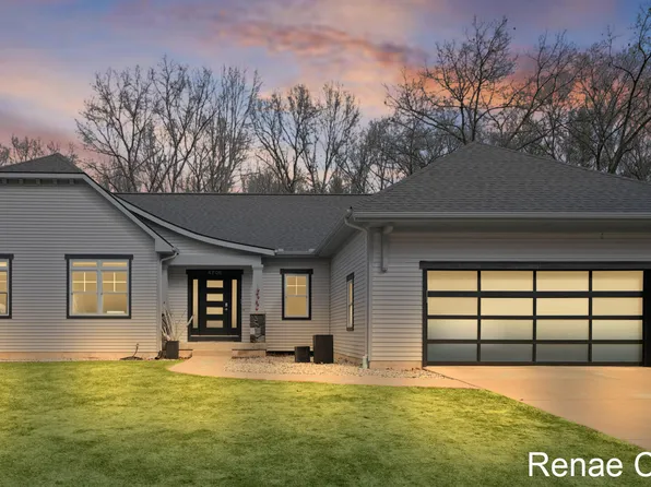 4706 Sundial Dr NE, Grand Rapids, MI 49525