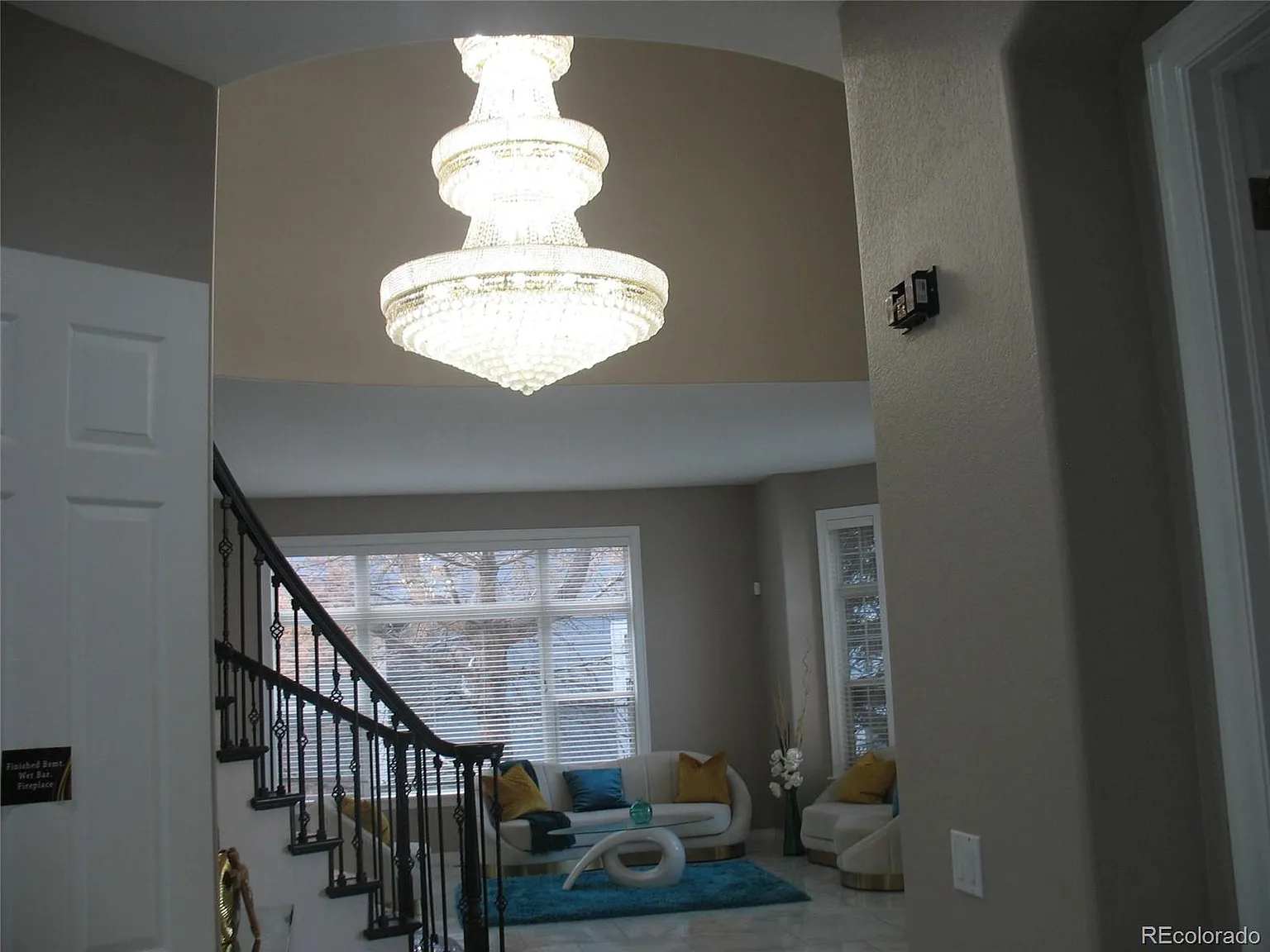 7 bed, 4.0 bath, 6158 sqft, $12,000 — Photo 2
